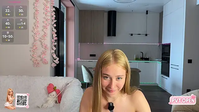 BlondieBoom webcam