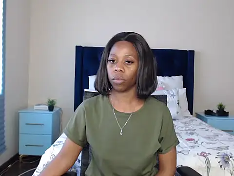 QUEENMANDYY webcam