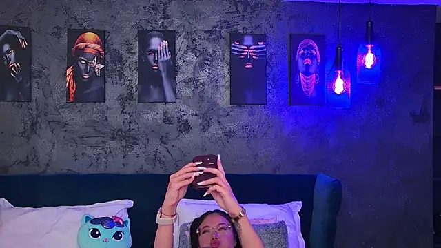 SashaAiko webcam