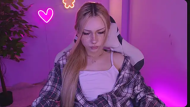 SashaQuin webcam