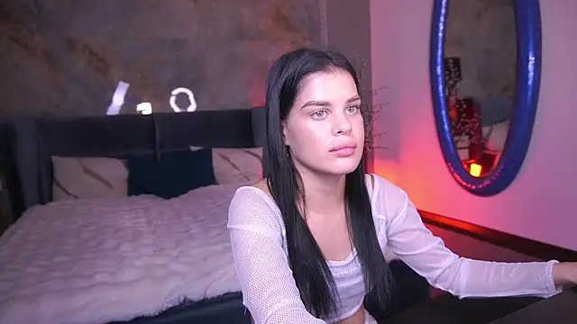 Luna_NextDoor webcam
