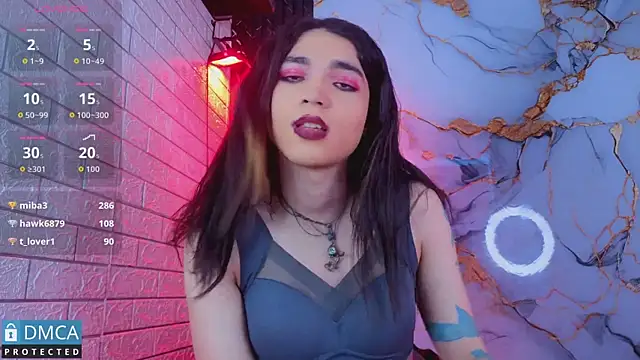 MaeveKuro webcam