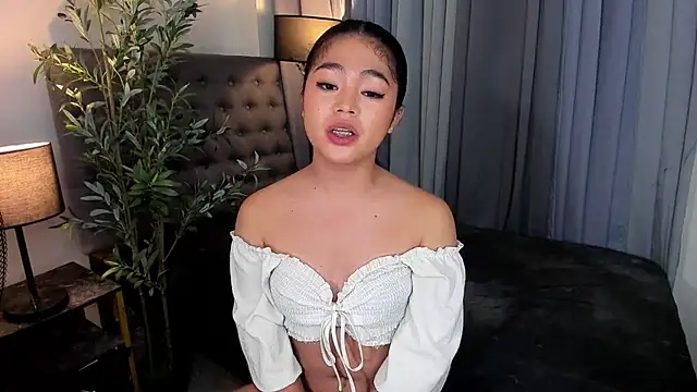 AsianHugecockAnna webcam