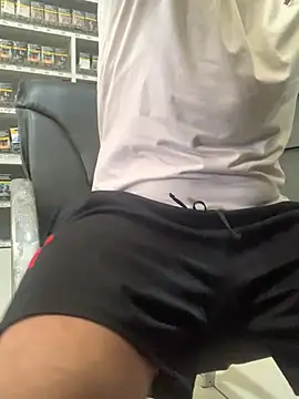 bigdickguy21cm webcam