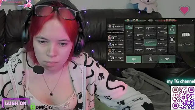 LinneaChan webcam