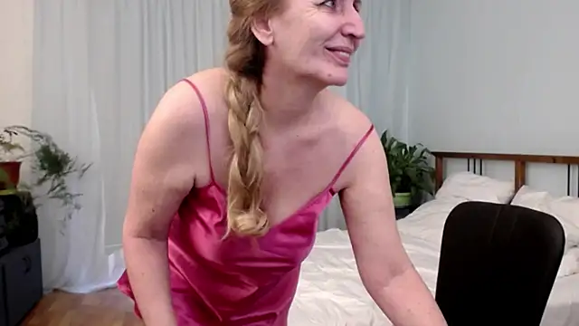 MilaWantFunXXX webcam