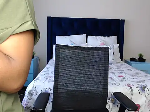 QUEENMANDYY webcam