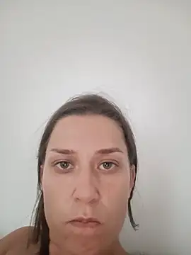 Bullhorygirl live cam on StripChat