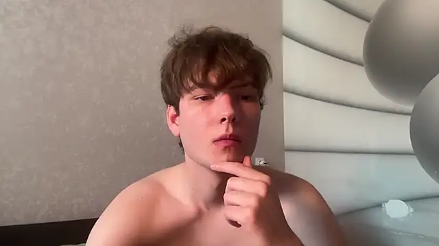 tomasdickpick (M twink) - take off a T-shirt