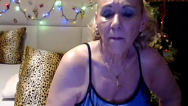 HappyWomanOn webcam