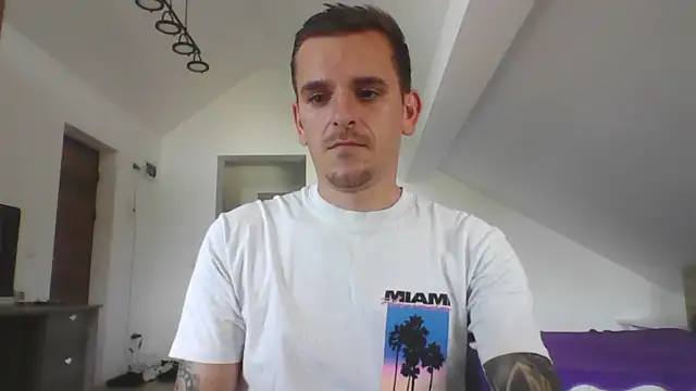 Huge_cock22cm live cam on StripChat
