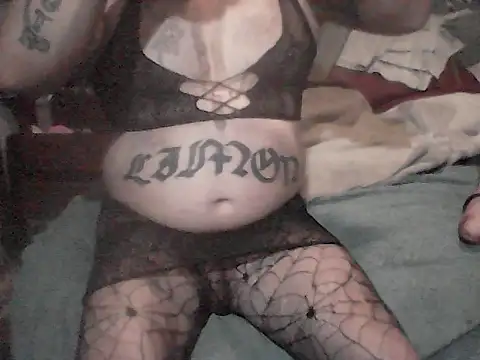 Twoslipperywhenwett webcam
