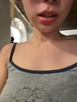 xiaozz-001's Live Sex Cam Show