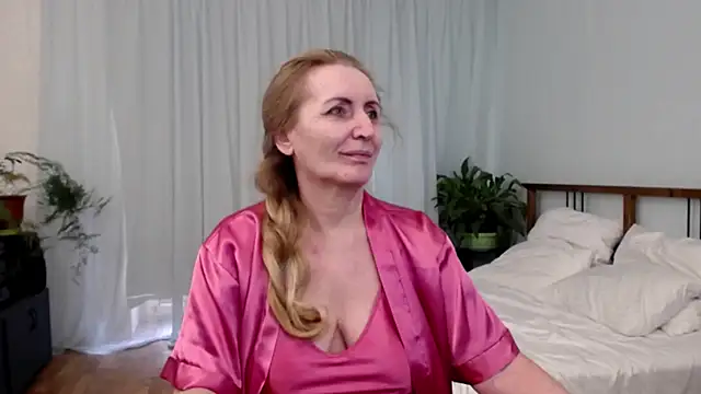 MilaWantFunXXX webcam