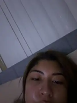 sunryzekisses live cam on StripChat