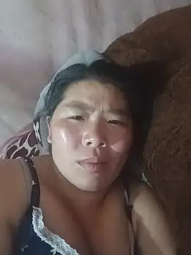 quynhkoolbae webcam
