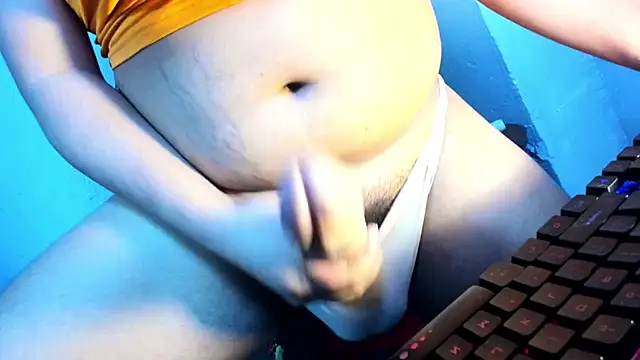 AlwaysHornyMia webcam
