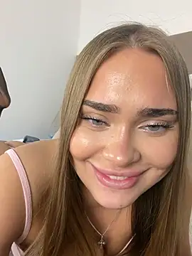 MonicaWestt webcam