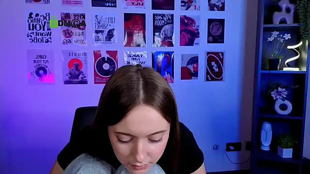 chloe_ley webcam