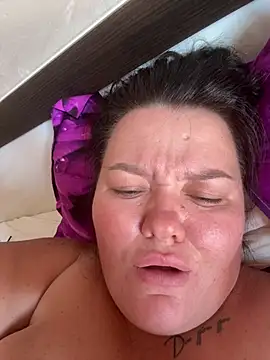 SunnyLeila2101 webcam