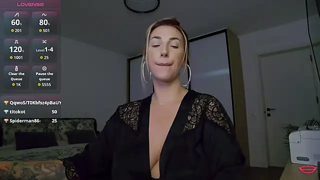 KhloeK webcam