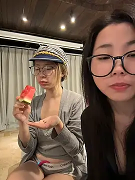 xiaozz-001 live cam on StripChat