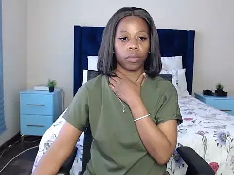 QUEENMANDYY webcam