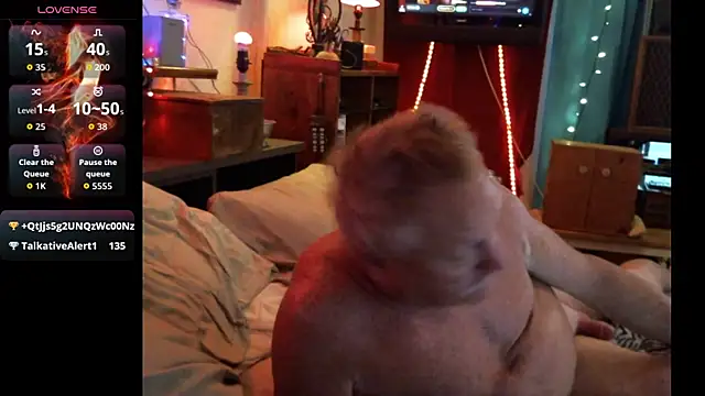 Pussyeat2please webcam