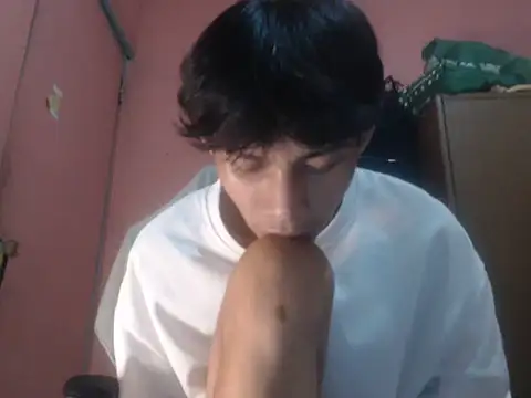 kyoshi_19 (M twink) - Fash dick 25 token, cum in public
