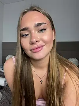 MonicaWestt webcam