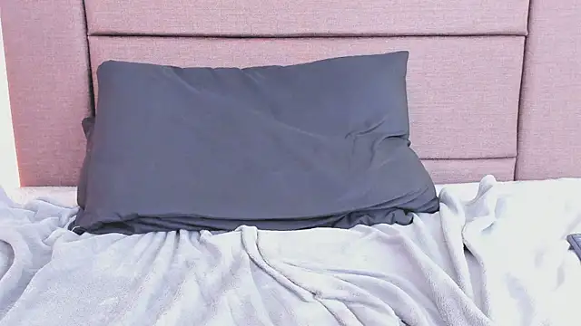 Isisgolden_ webcam