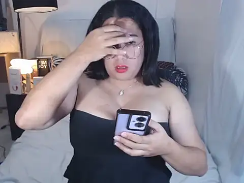 hugecockpaula webcam