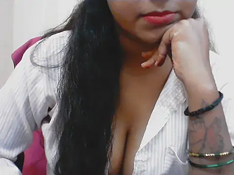 LovingPihu webcam