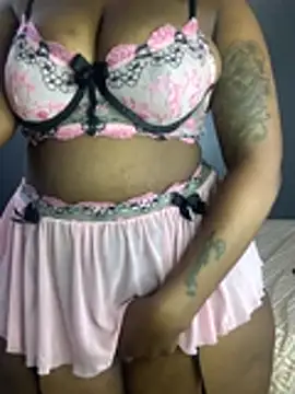 ThickPearlx23 webcam