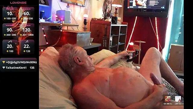 Pussyeat2please webcam