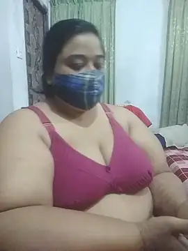momo_loves webcam