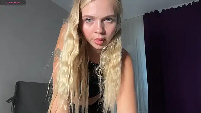 AlexaDeviliciouss webcam