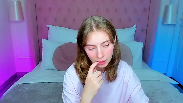 EricaLow webcam