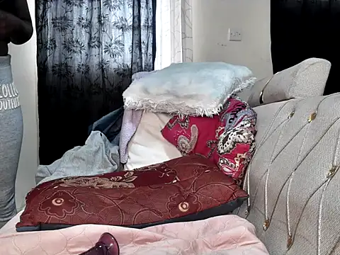 sexyleah25 webcam