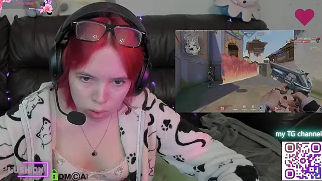 LinneaChan webcam