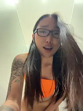 trytomakememoam live webcam
