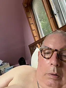 CharlieWeaver22 webcam