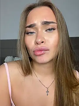 MonicaWestt live cam on StripChat