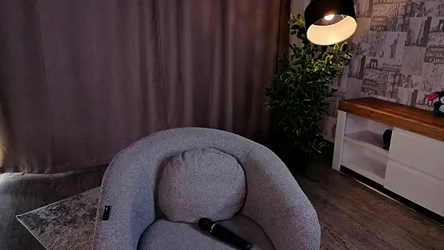 NarcisaDicker webcam