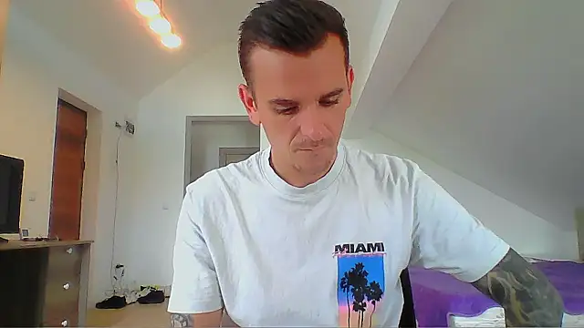 Huge_cock22cm live cam on StripChat