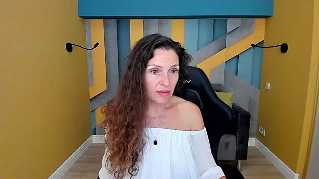 EllaLong webcam