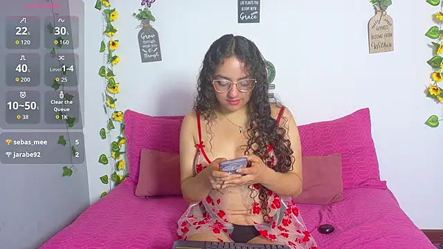 emiily_curly webcam