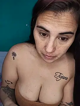 kariciasecreta live cam on StripChat