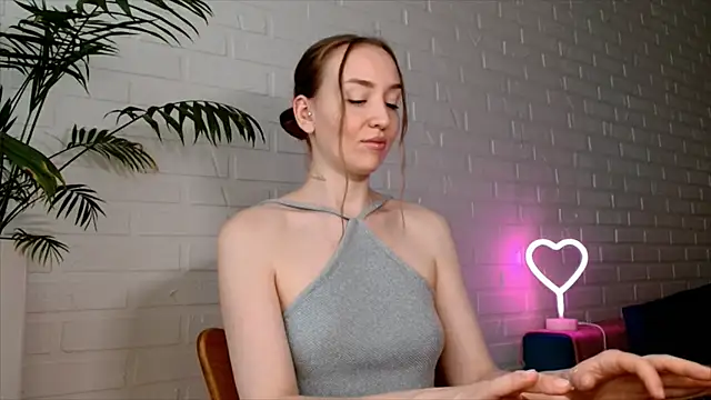 WhitePrincessLuna webcam
