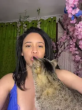 Esmerald_1111 webcam